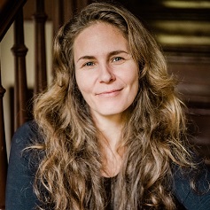 Portraitfoto von Nadine Maria Schmidt
