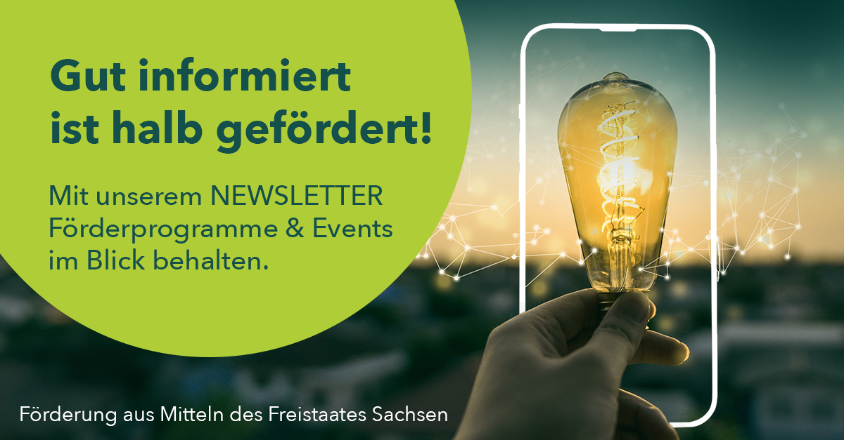 Symbolbild zum Thema Newsletter: eine Hand hält eine Glühbirne, mit grafischem Hinweis: Gut informiert ist halb gefördert! Mit unserem Newsletter Förderprogramme & Events im Blick behalten.