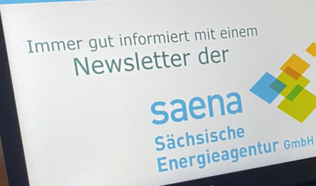 Informationsgrafik mit dem Hinweis: Immer gut informiert mit einem Newsletter der saena -Sächsische Energieagentur GmbH